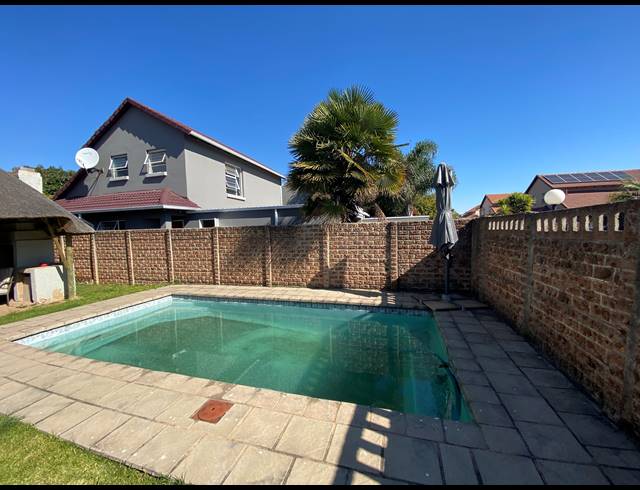 4 BEDROOM FREEHOLD FOR SALE IN RAVENSWOOD